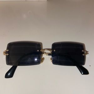 Trendy square frame sunglasses